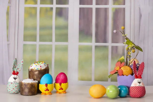 Naturaleza Muerta Pascua Con Huevos Pastel Pascua Fondo Ventana — Foto de Stock