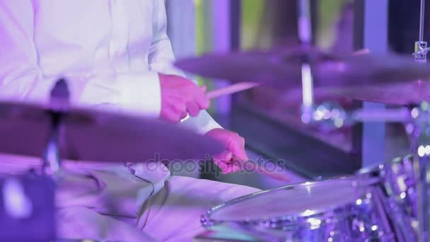 Drummer spelen zijn Insrument In Concert — Stockvideo