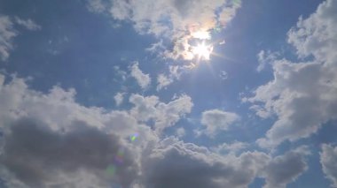 Beyaz bulutların hareketi