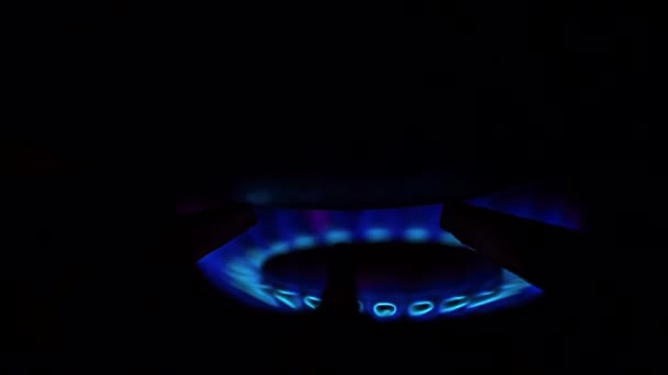 The match lights the gas burner — Stock Video