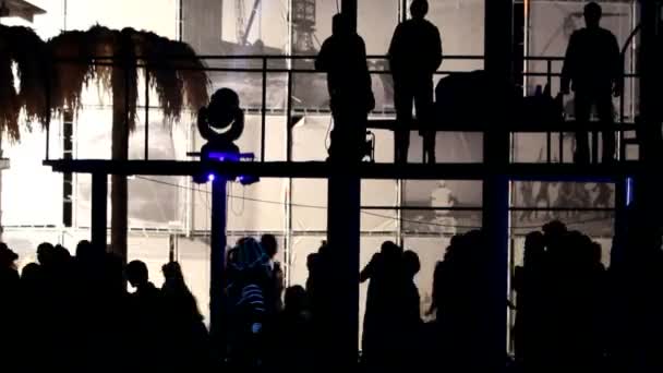 People dance on the balcony above the crowd. fast moving. — Stock Video