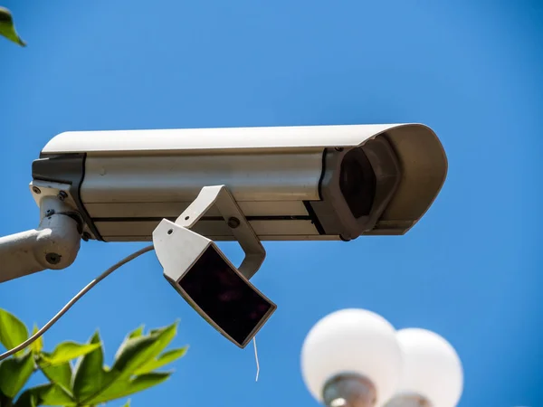 Câmera de vigilância por vídeo — Fotografia de Stock