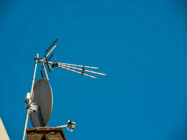 Antenn för tv-mottagning — Stockfoto