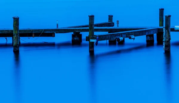 Dock for boats in a lake — Stock Photo, Image