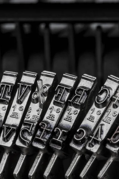 Tipi di una vecchia macchina da scrivere — Foto Stock