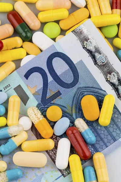 Eurobiljetten en tabletten — Stockfoto