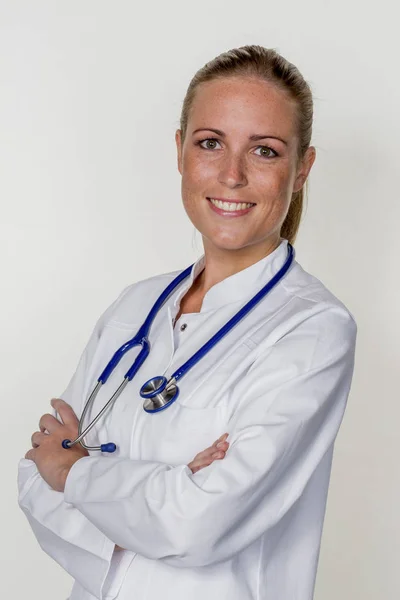 Femme amicale médecin — Photo