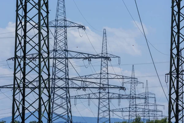 現在アステン高電圧線 — ストック写真