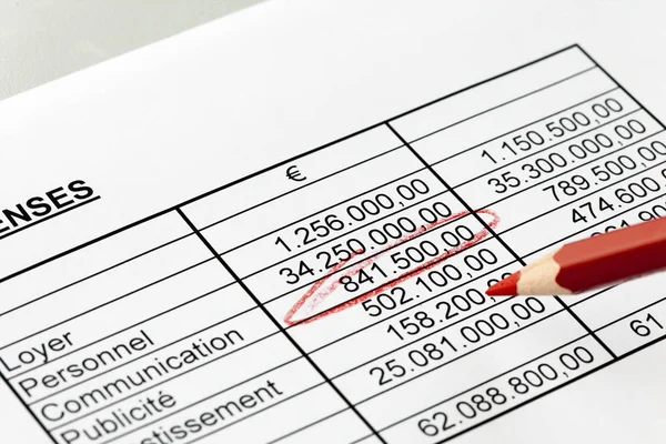 Numbers of a statistic with red pencil. french. — Stock Photo, Image