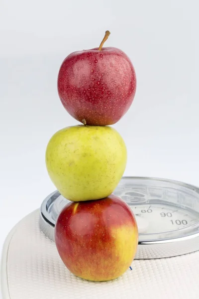 Las manzanas en el equilibrio — Foto de Stock