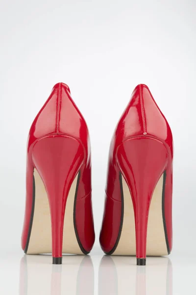 Красные высокие каблуки — стоковое фото