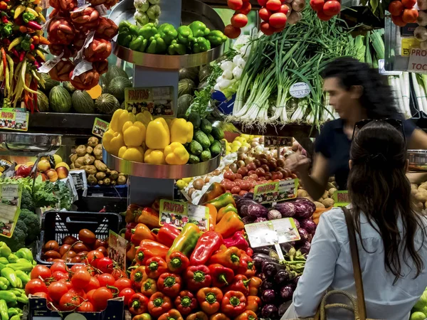 Meyve ve sebze pazarı — Stok fotoğraf