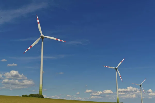 Turbina eolica di una centrale eolica per l'elettricità — Foto Stock