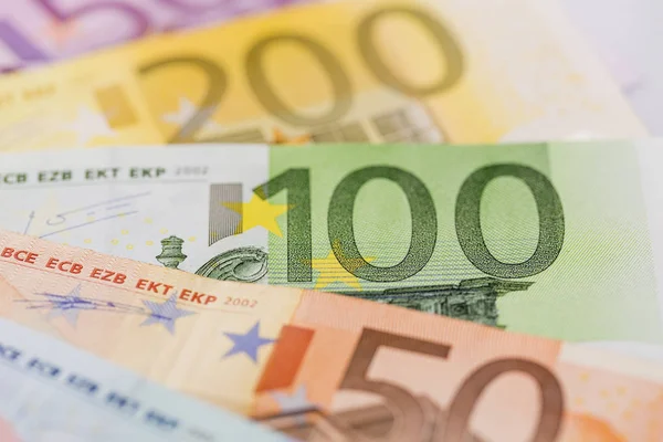 Mnoho různých euro bankovky — Stock fotografie