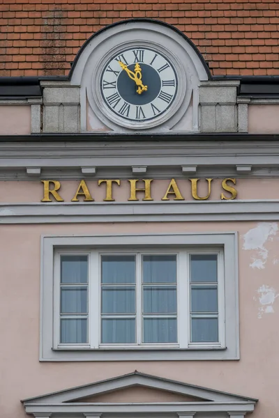 Relógio na fachada , — Fotografia de Stock