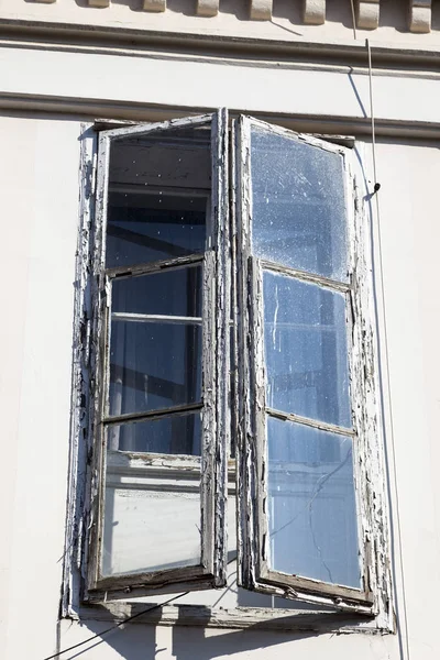 Viejas ventanas de celosía — Foto de Stock