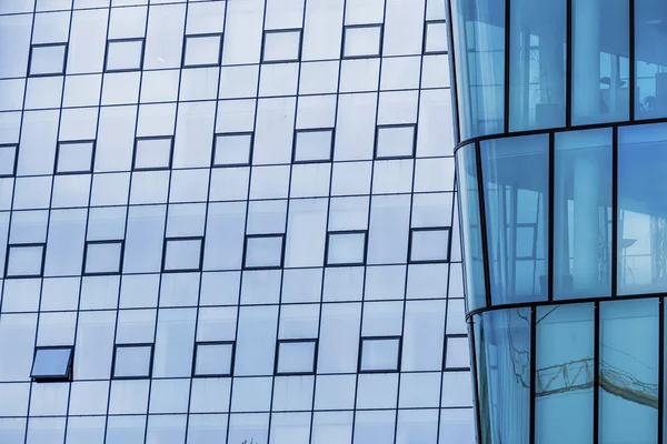 Facciata di un edificio per uffici — Foto Stock