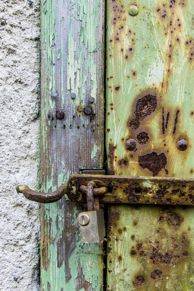 Rusted lock a door — Stock Photo, Image