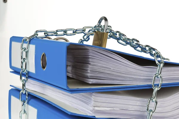 File folders locked with chain — Stock Photo, Image