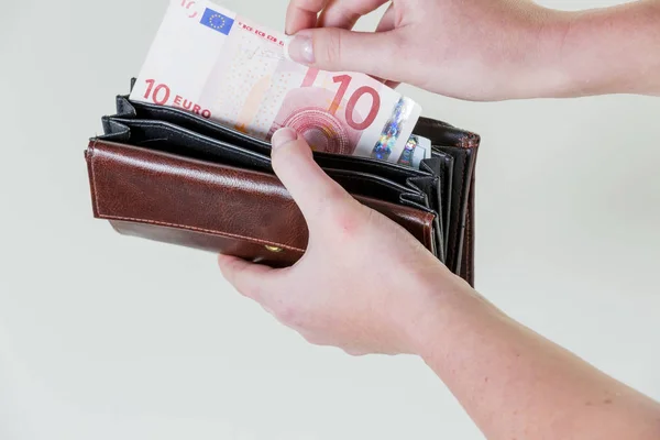 Brieftasche mit Euro-Scheinen — Stockfoto