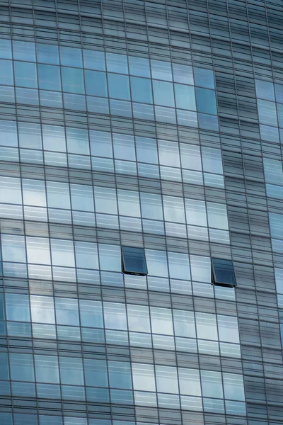 Fassade eines Bürogebäudes — Stockfoto