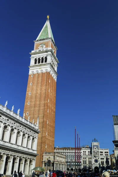 Itálie, Benátky. Piazza san marco a campanile — Stock fotografie