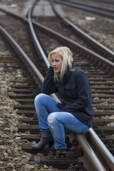 Kadın, endişeli, üzgün ve depresyonda — Stok fotoğraf
