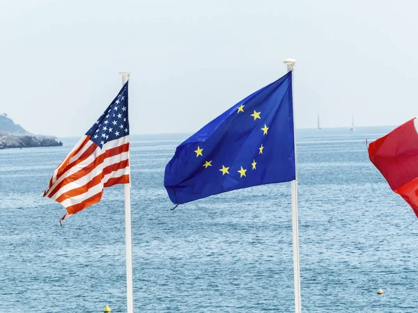 La UE, Francia y la bandera de los e.e.u.u. — Zdjęcie stockowe