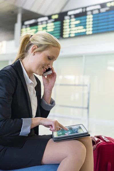 Woman with tablet computer — Stock Photo, Image