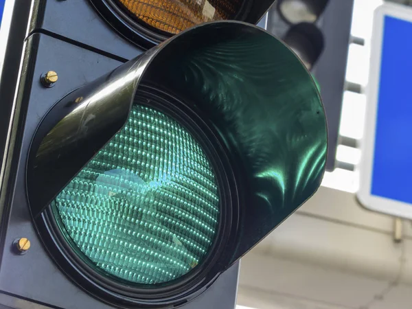 Luz verde num semáforo , — Fotografia de Stock