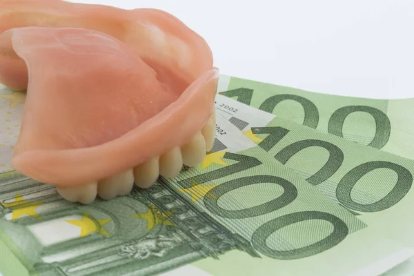 Zuby a euro bankovky — Stock fotografie