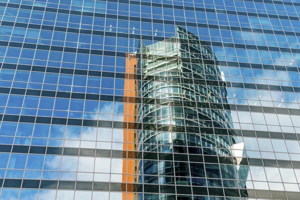 Fassade eines Bürogebäudes — Stockfoto