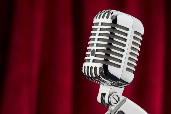 Retro microphone in front of red velvet — Stock Photo, Image