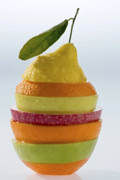 Verschiedne slices of fruits — Stock Photo, Image