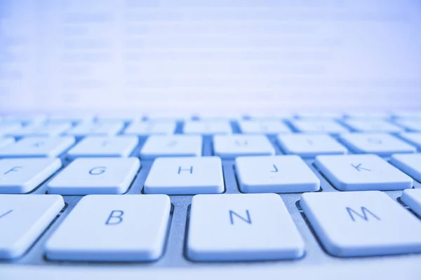 Keyboard of a computer screen in front — Stock Photo, Image