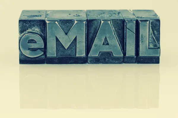E-Mail in Hauptbuchstaben geschrieben — Stockfoto