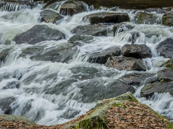 Creek with running water — Stock Photo, Image