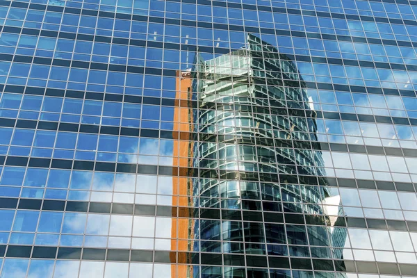 Fassade eines Bürogebäudes — Stockfoto