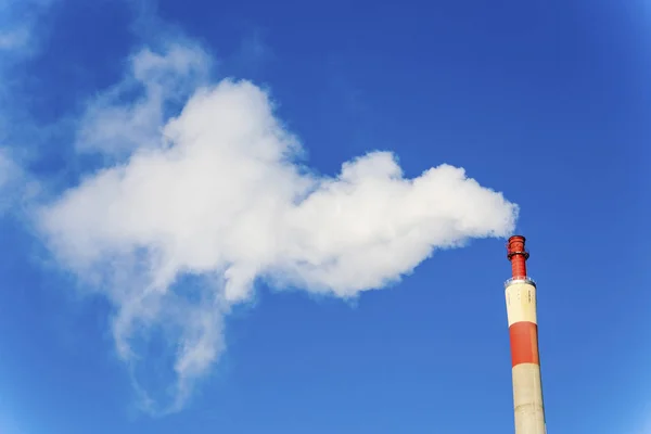 Egzoz gazları ile endüstriyel yuvası — Stok fotoğraf