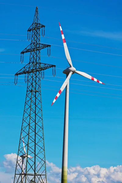 Turbina eólica de uma central eólica para electricidade — Fotografia de Stock