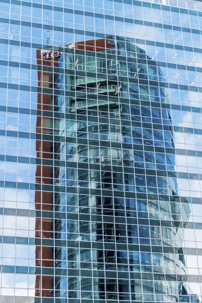 Fassade eines Bürogebäudes — Stockfoto