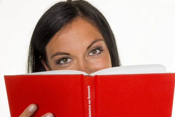 Vrouw is het lezen van een boek — Stockfoto