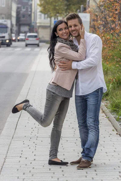 Loving couple in urban environment — Stock Photo, Image