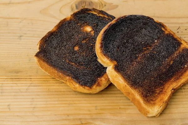 Спалений тост скибочки хліба — стокове фото