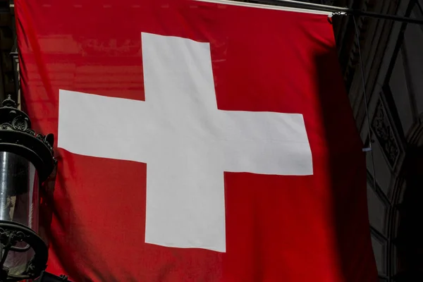 Schweiz, Zürich, Schweizer Flagge — Stockfoto