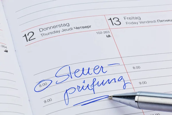 Eintrag im Kalender: Steuerprüfung — Stockfoto