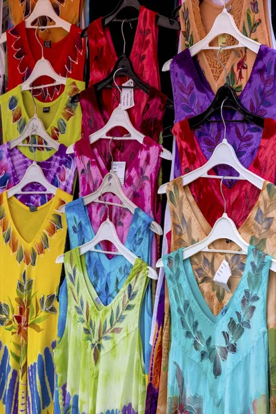 Robes d'été colorées assortiment — Photo
