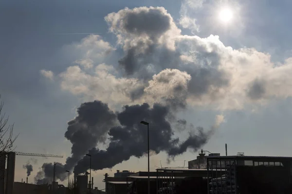 Industriële kast met uitlaatgassen — Stockfoto