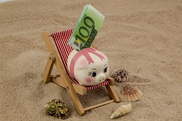 Deck chair with euro bank note — Stock Photo, Image