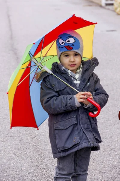 Criança com guarda-chuva — Fotografia de Stock